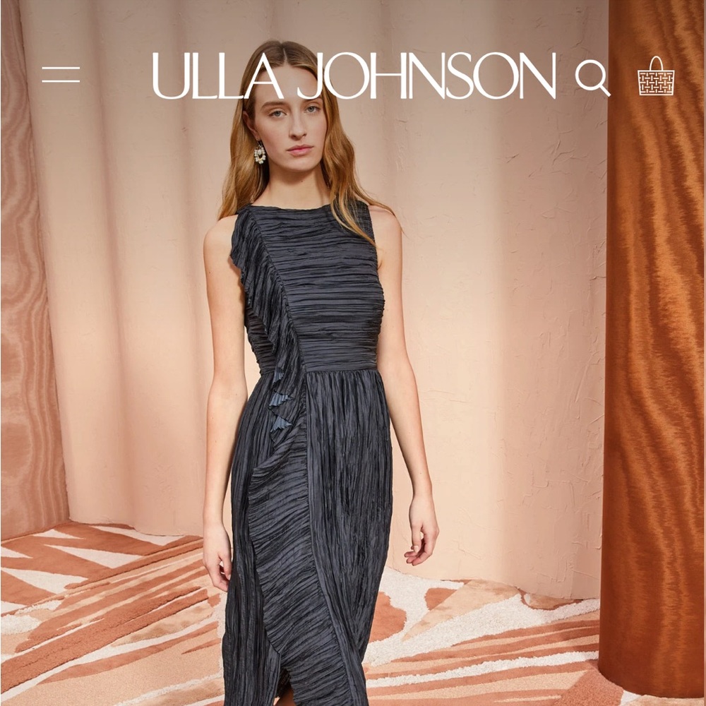 Circe Gown
Black Sleeveless Ruffle Gown